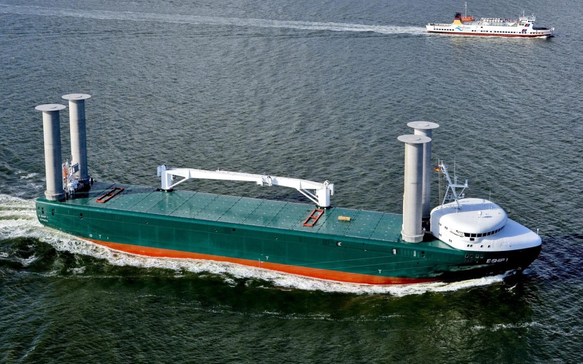 Η Maersk ξαναβάζει τον άνεμο στα πλοία με «ιστία» 35 μέτρων